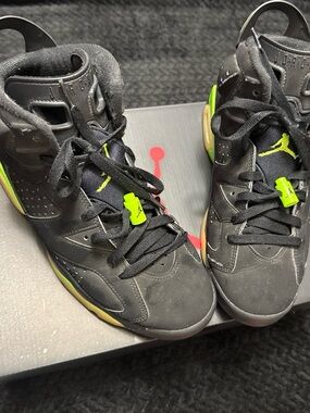 Jordan Kids Black and Neon Green High-Top Sneakers